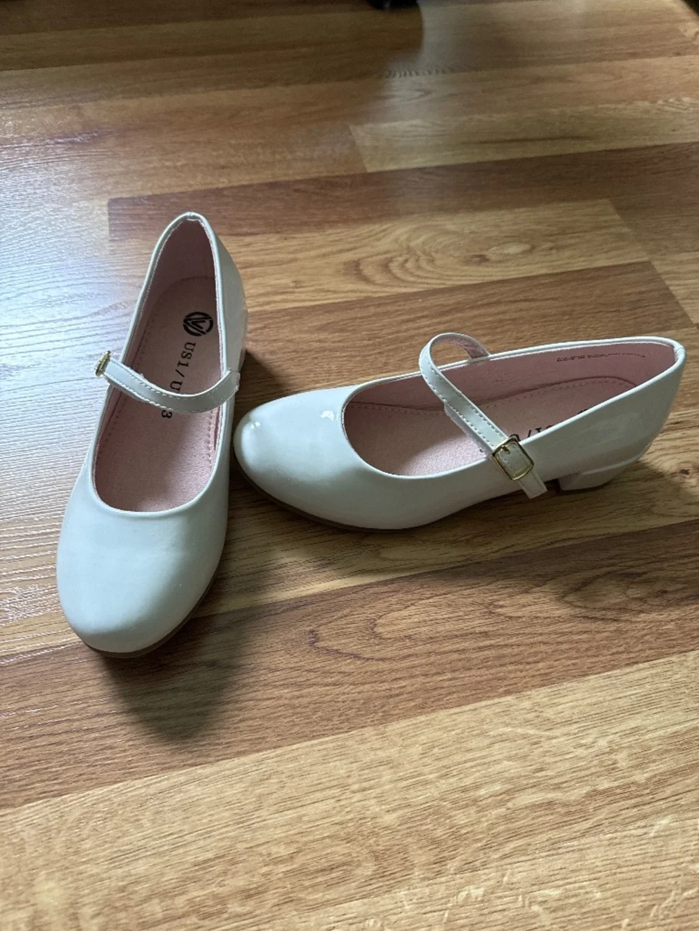 Girls dress shoes- white size 1